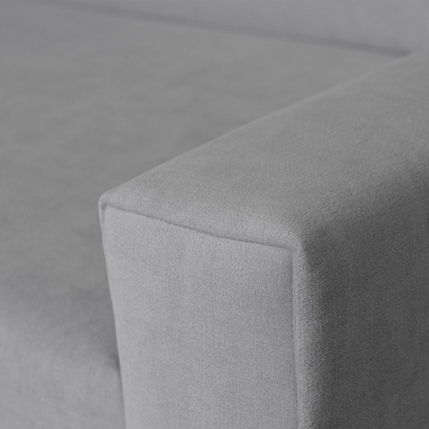 Ecksofa Vega L mit Schlaffunktion & Bettkasten – Samtstoff Best Hellgrau– Zero-Wall Design Wandbündig – L-Form Sofa Freistehend