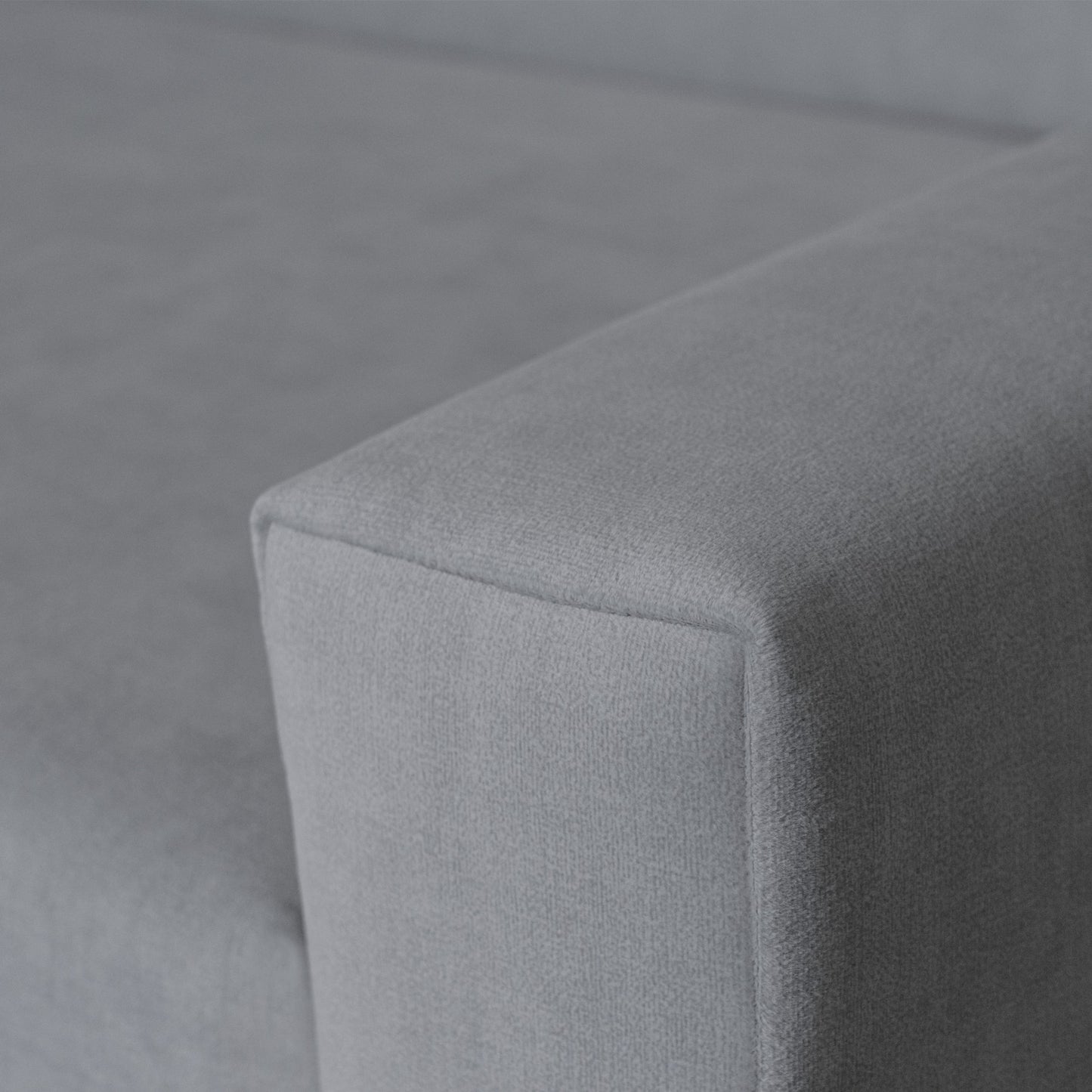 Ecksofa Vega L mit Schlaffunktion & Bettkasten – Samtstoff Best Grau – Zero-Wall Design Wandbündig – L-Form Sofa Freistehend